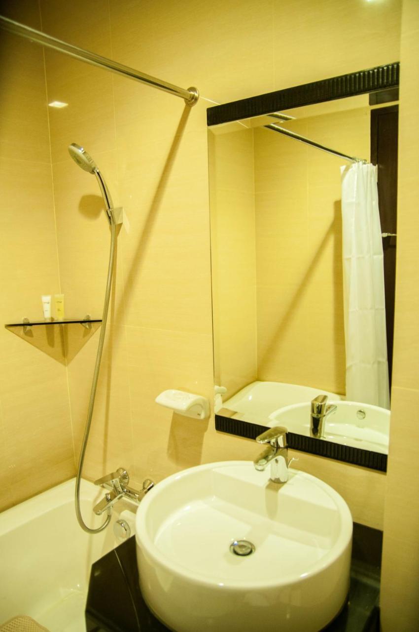 Versailles Stay Makati City Bagian luar foto